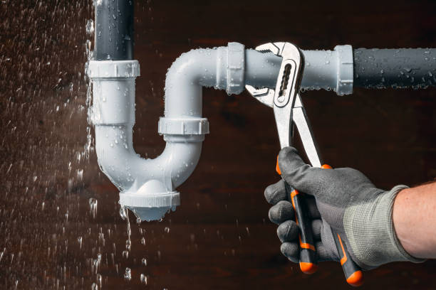 Professional Emergency Plumber technician working in New Germantown, PA
